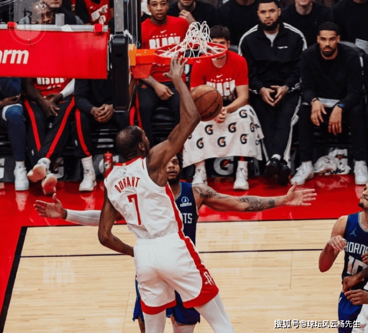 开云体育下载-包含转折点！夏洛特黄蜂内部沟通，NBA总决赛赛后攻防权衡，管理层满意，细节决定成败的词条